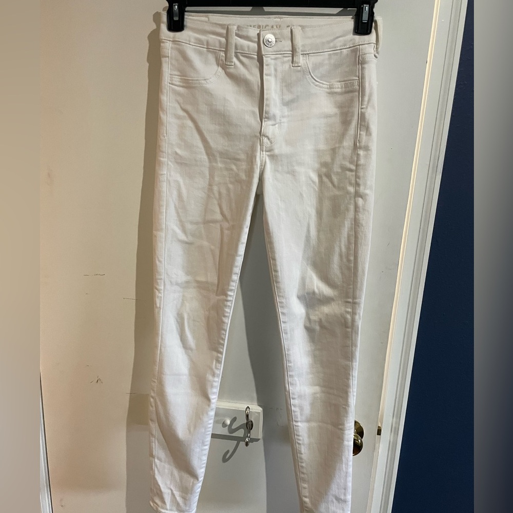 White American Eagle “next-level stretch” skinny jeans!